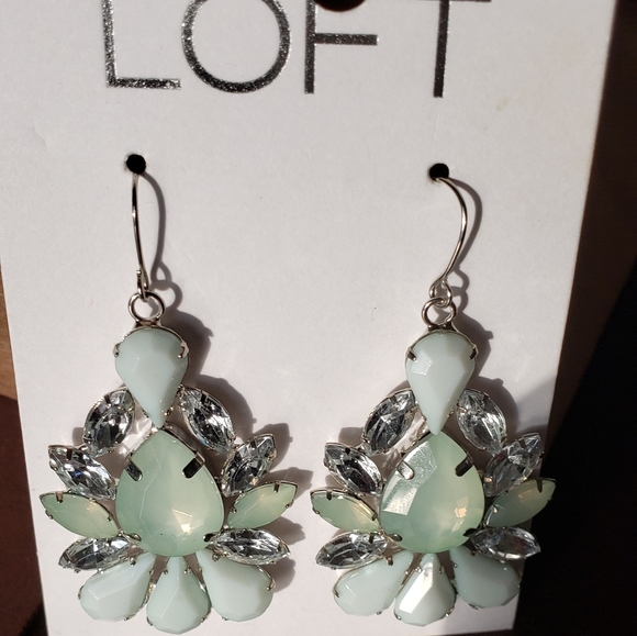 Kodymayknits's tweet photo. So good I had to share! Check out all the items I'm loving on @Poshmarkapp #poshmark #fashion #style #shopmycloset #loft #sofft #marciano: https://t.co/AURJMOYJ0W https://t.co/zuWn616CpQ