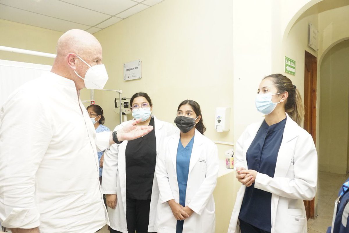 Vice_Ec's tweet photo. #SantaElena | El vicepresidente @ABorreroVega constata en territorio cómo se encuentra la salud en la provincia. Durante la jornada está visitando los establecimientos de varios cantones junto al equipo técnico de la Vicepresidencia de la República del #Ecuador https://t.co/fDungH8IzV