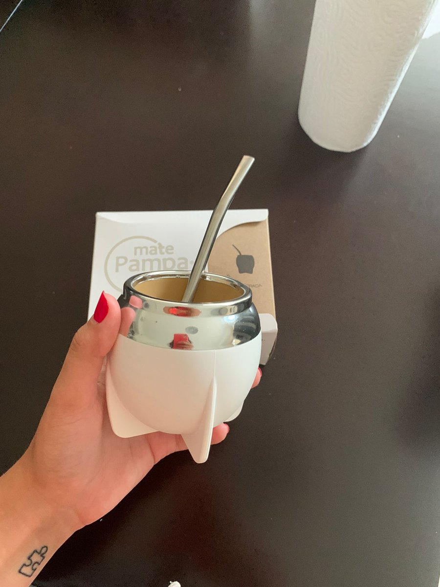 ulysueldo_'s tweet photo. si la caprichosa quiere un mate, vos vas y le compras uno https://t.co/FUB0UcEOah