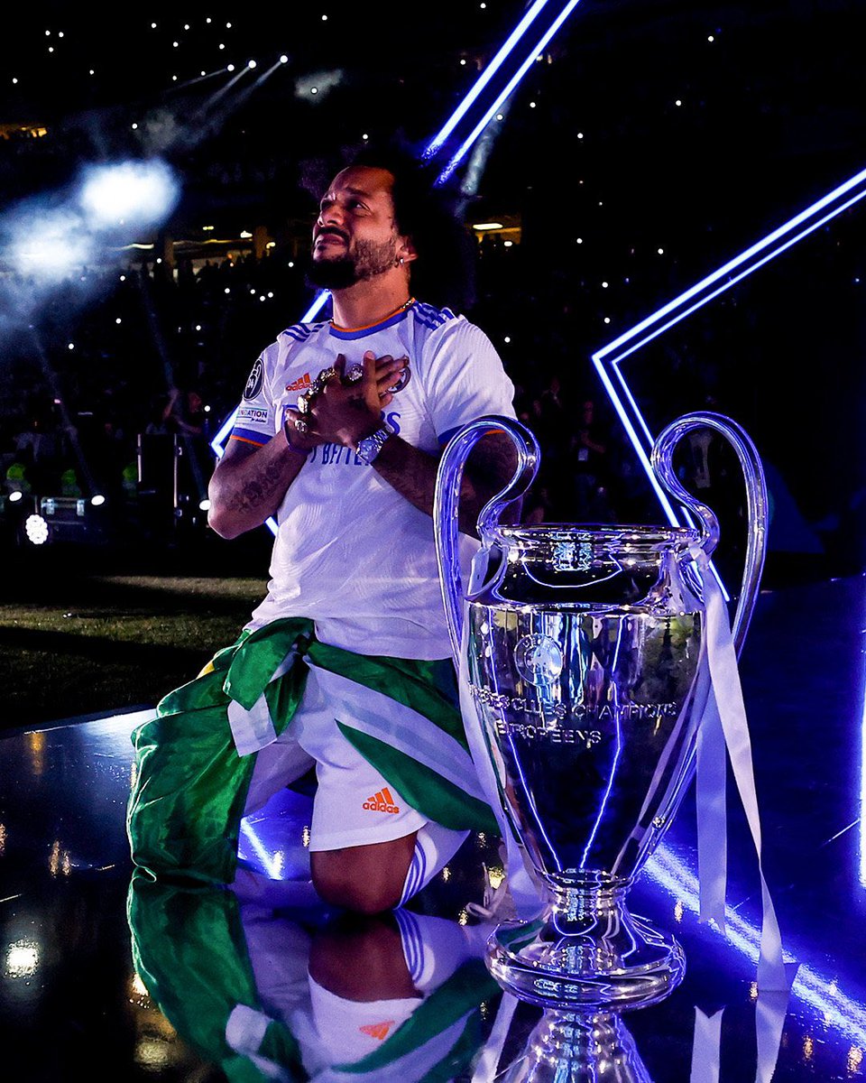 MadridSports_'s tweet photo. 🧵🎙️ @MarceloM12 ha concedido una interesantísima entrevista a @martinainstein. 

“Ayudé a mis compañeros compitiendo en los entrenamientos y me sentí muy útil. Mi manera de ser y mi alegría han aportado mucho. Yo me sentí ganador también. Es jodido ser capitán y no jugar”. https://t.co/revKnfdjS4