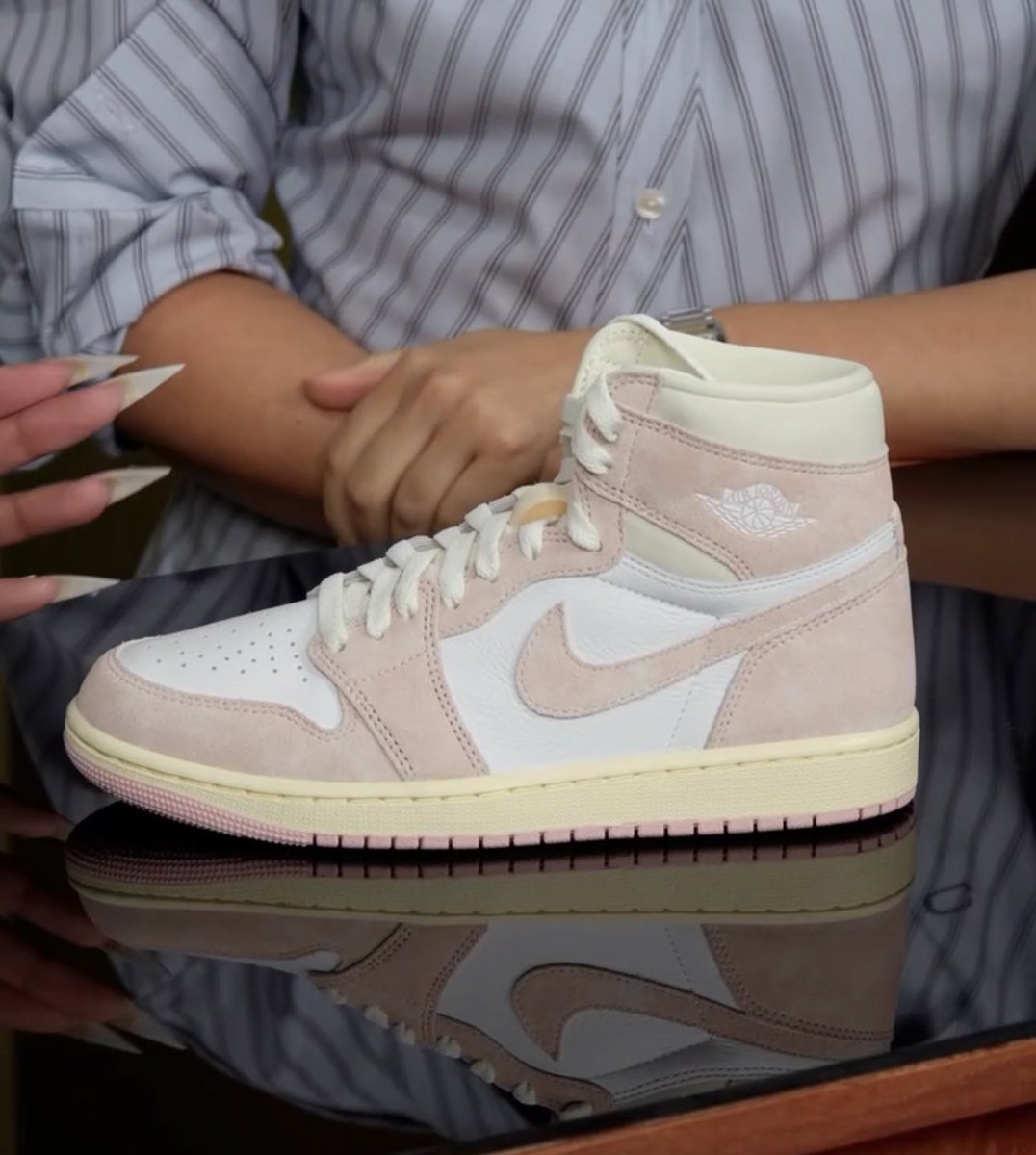snkr_twitr's tweet photo. WMNS Jordan Retro 1 High ‘Washed Pink’ https://t.co/V6pVb62tXq