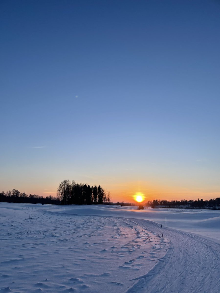Hienoa, kun saimme talven kelit vielä takaisin juuri hiihtolomille 💙