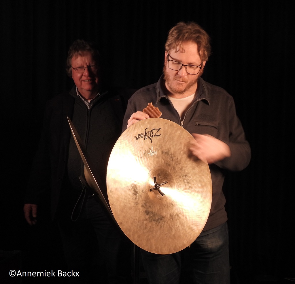 FAKLumen's tweet photo. Leden van Lumen komen iedere donderdagavond naar het @ccjanvanbesouw in @CentrumGoirle  gesneld om hun fotografiekennis en -kunde te delen, met passie, enthousiasme en goede zin.
Foto: Annemiek Backx
@gemeente_goirle #amateurkunst #fotografie #lumen #studio https://t.co/HTcHyR1Nu7