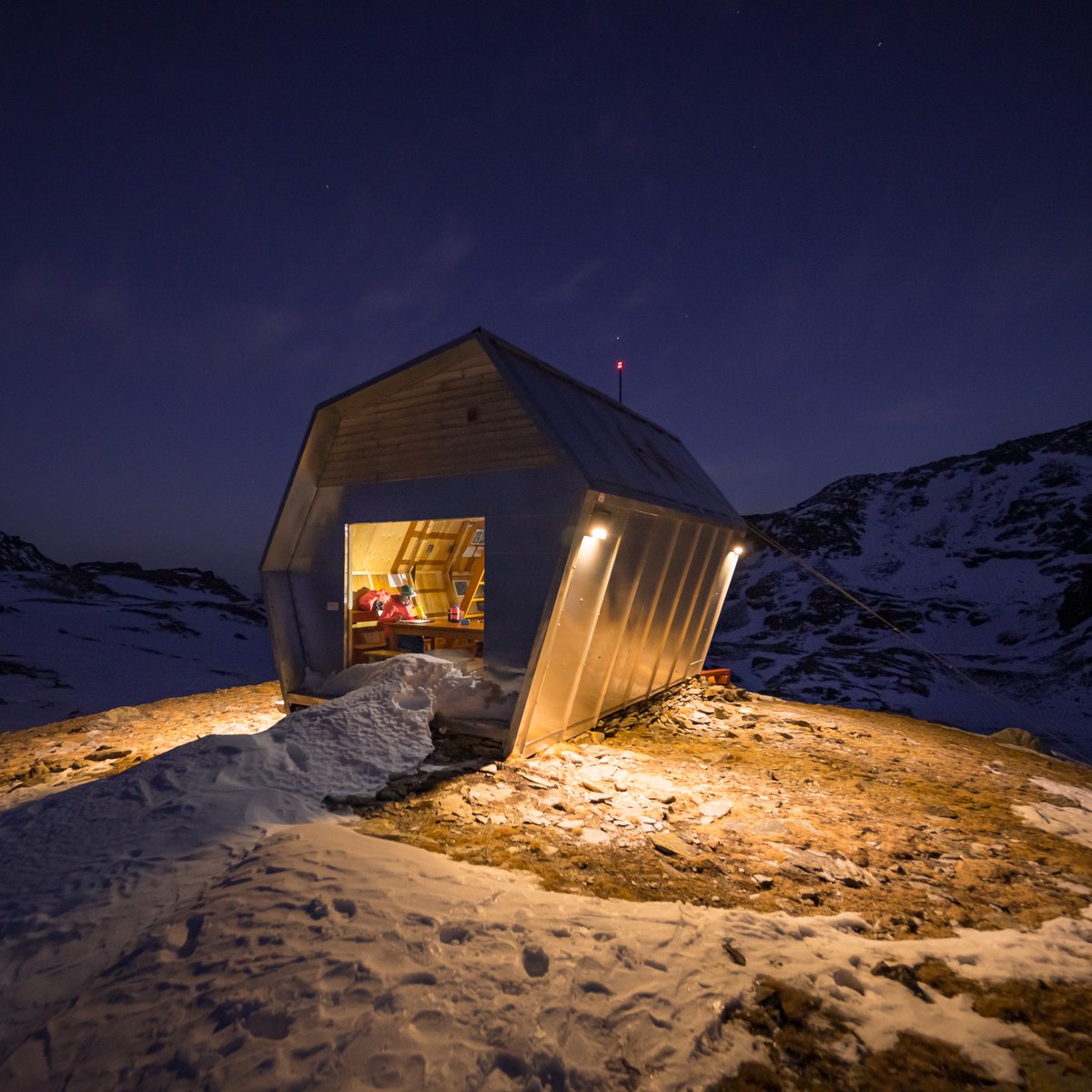TibbettsPhoto's tweet photo. Valentine and I are just back from a ski tour exploring the wild mountains of the Massif du Mont Cenis, between Val de Susa in Italy and the Haute Maurienne in Italy.
.
We arrived at the Bivacco Hannibal, just over the Italian border, just as the sun was setting... https://t.co/UUW9pnUnzp