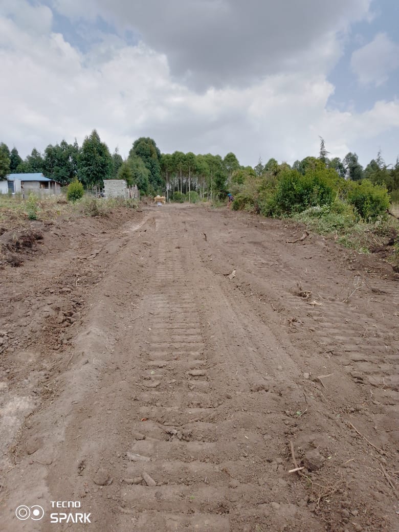 NakuruCountyGov's tweet image. Opening up a new road in Malewa West Ward, Gilgil sub-county. The road that connects Karate and Nyondia villages is open for the first time in history under Governor @susankihika
#FocusedOnServiceDelivery