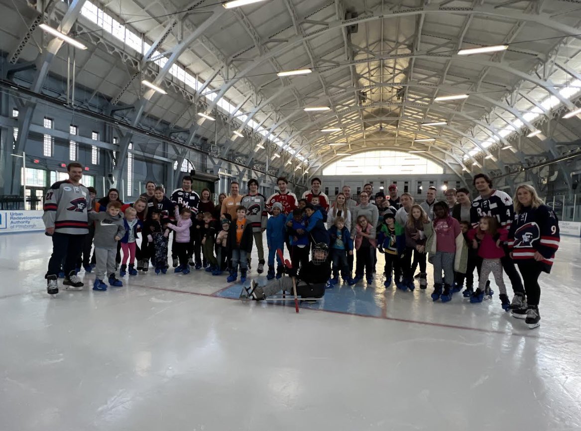 RMUWHockey's tweet photo. Thanks to the @DePaulSchool for giving us a tour! Great day on the ice! 

@pensfoundation 

#RMUnite | 🔵🏒🔴 | #BobbyMo https://t.co/br27Ee9zlG