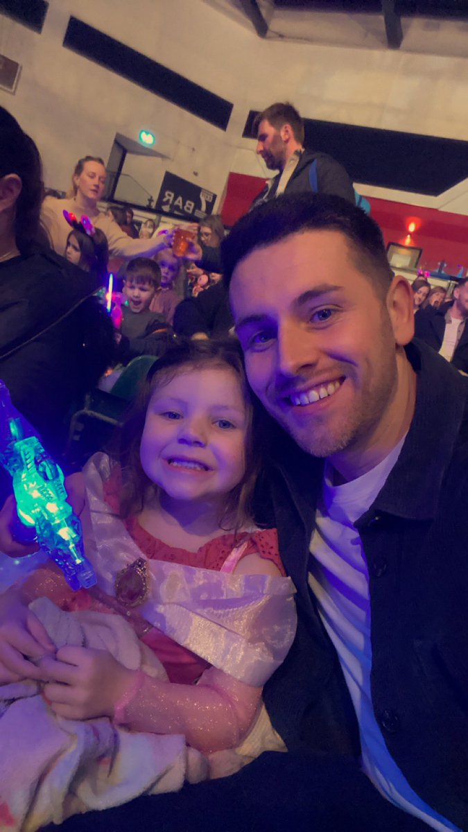 JamesArmsby's tweet photo. #DISNEYONICE https://t.co/WwilVFefO1