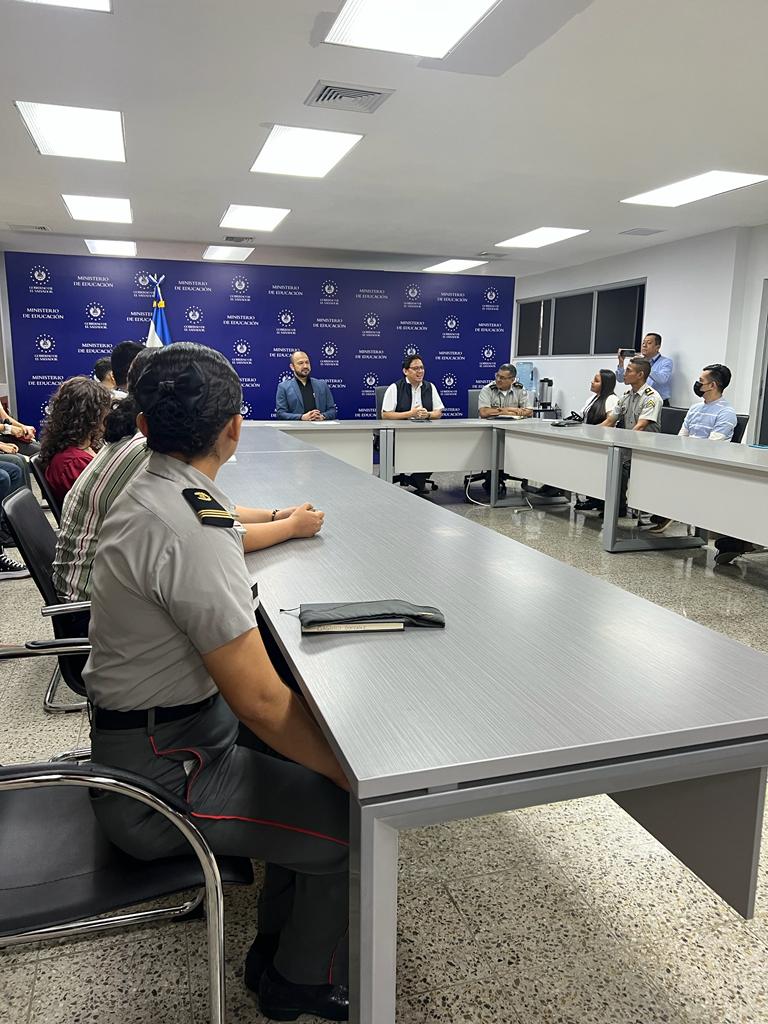 Christ_Aparicio's tweet photo. Iniciamos jornada; Conversaciones Significativas, para fortalecer y promover la Educación Superior, con nuestro Ministro de @EducacionSV @JMauricioPineda, voluntarios de campaña #SumateALaU, estudiantes  de distintas #IES y Consejo Nacional Estudiantil (educación media). https://t.co/x8fnexi8dr
