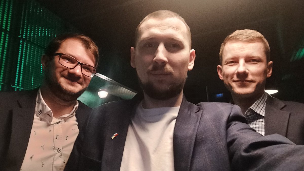 WypartowiczBa's tweet photo. Pozdrawiamy :)
@MarekKozubel
@KWojczal https://t.co/TF9ZQDRAdT