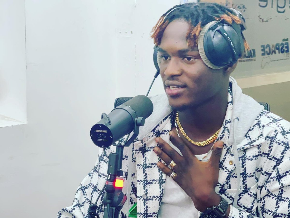 LamineGuirassy's tweet photo. Il est mon invité ce soir dans Espace and Friand. @koury_simple découverte exceptionnelle avec des une maturité incroyable. Dès 20h on se capte sur Radio Espace GUINEE 99.7 à Conakry sur les applications et en régions. Bonne écoute à tous https://t.co/gvNtwRwxfL