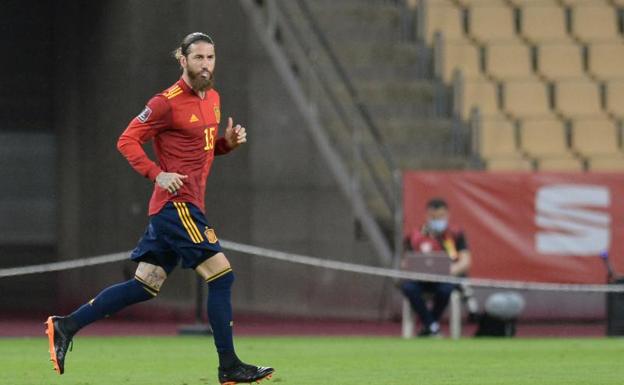 retro_plus's tweet photo. Dos fotos que separan 16 años y 180 partidos con la selección española.
Sergio Ramos es historia de la mejor selección española de todos los tiempos https://t.co/wi4qQb4iLJ