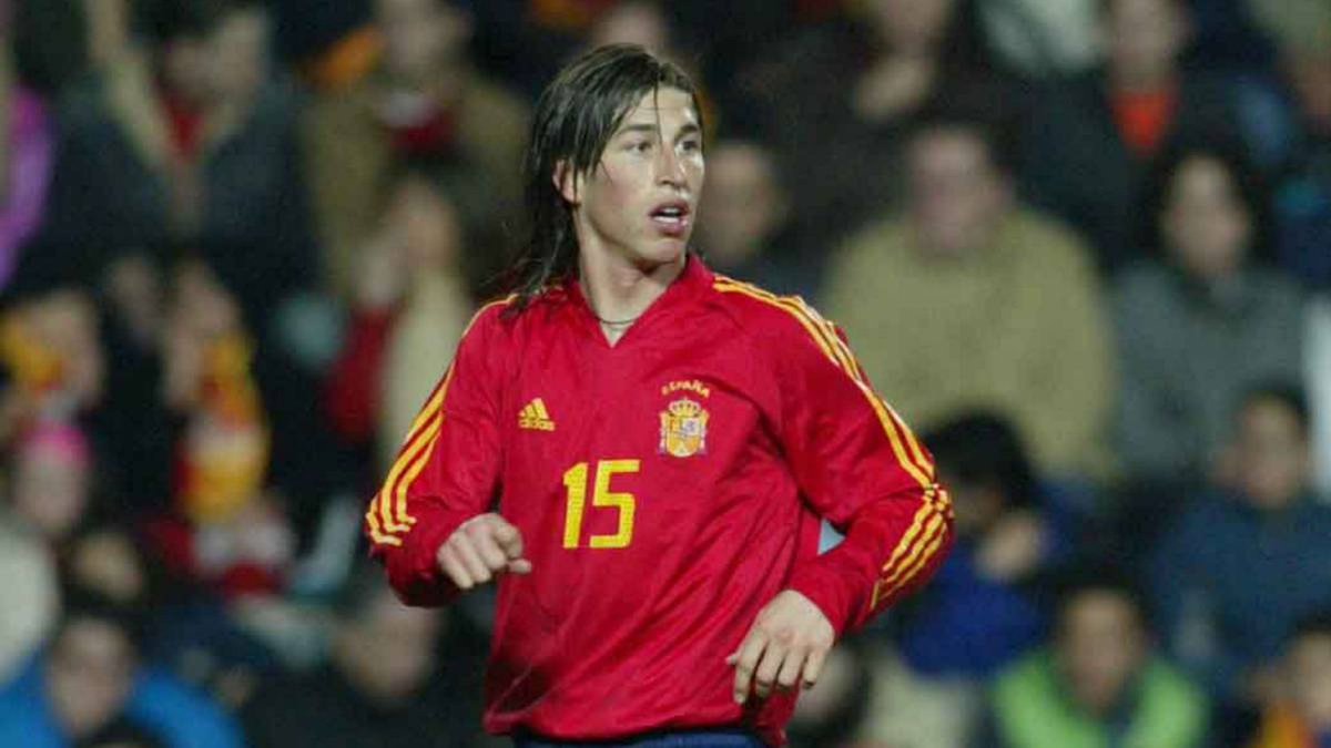 retro_plus's tweet photo. Dos fotos que separan 16 años y 180 partidos con la selección española.
Sergio Ramos es historia de la mejor selección española de todos los tiempos https://t.co/wi4qQb4iLJ