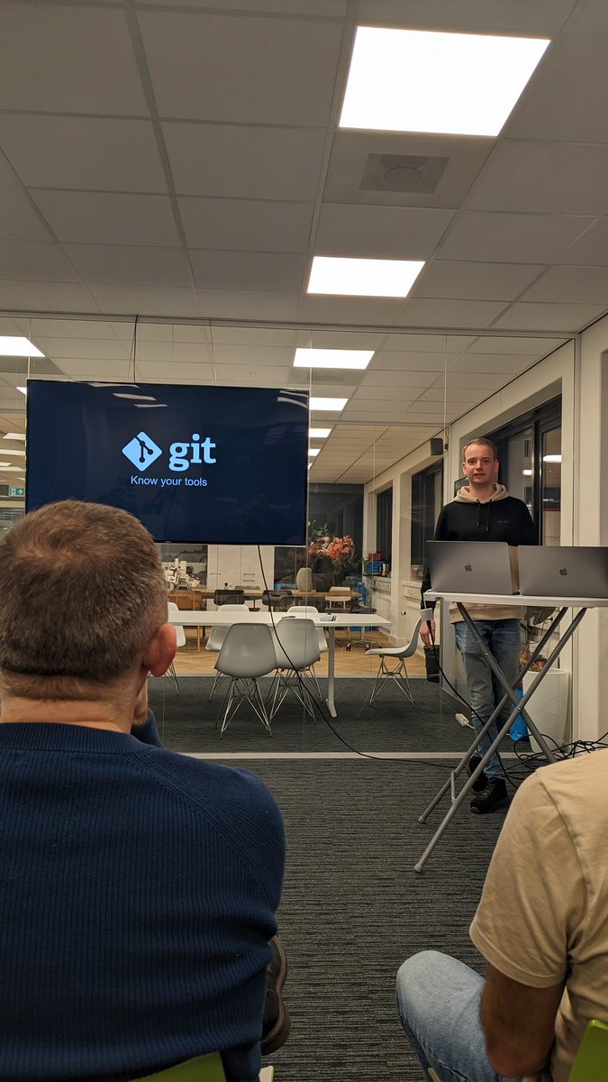 DutchAUG tweet media