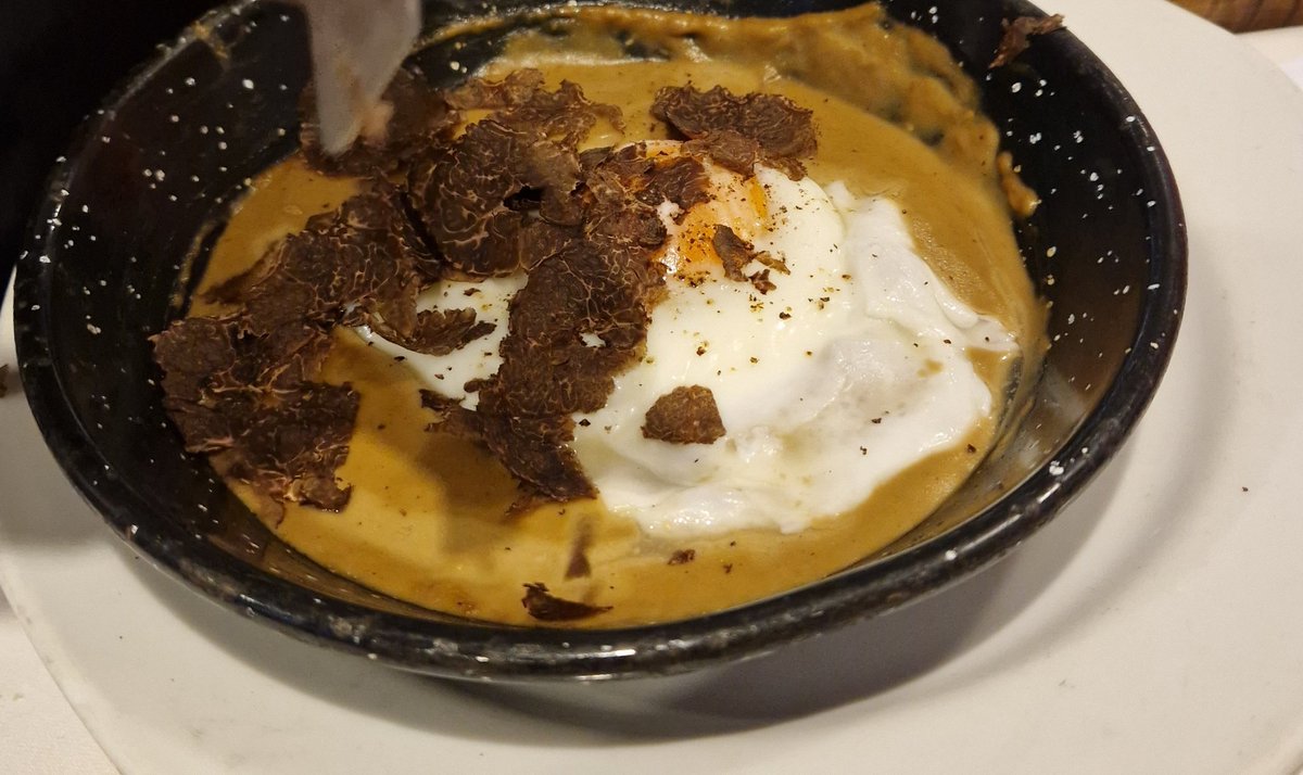 La trufa nunca está de más <a href="/ElFogondTrifon/">Trifón Jorge</a> #huevos #boletus #foie #trufa #restaurantesmadrid #gastronomia