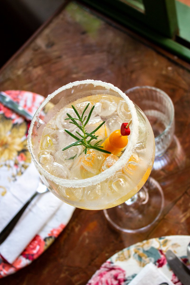 alfax2nd2's tweet photo. New Tanqueray gin commercial? 

#gin #photo #photography #tanqueray #drink https://t.co/yuh3iDy1tG