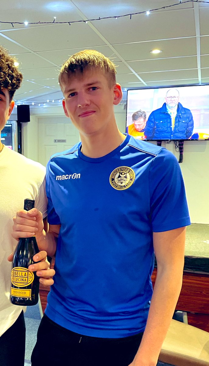 🚨 PLAYER SPONSOR 🚨 

Big thanks to former manager Jim Greenwood for sponsoring Toby Thorp for the current season! 

<a href="/JimGree20969748/">Jim Greenwood</a> <a href="/JimGree34789332/">Jim Greenwood</a> 
<a href="/Toby_4p/">Toby Thorp</a> 

#uptheswifts #hungerford #HTFC