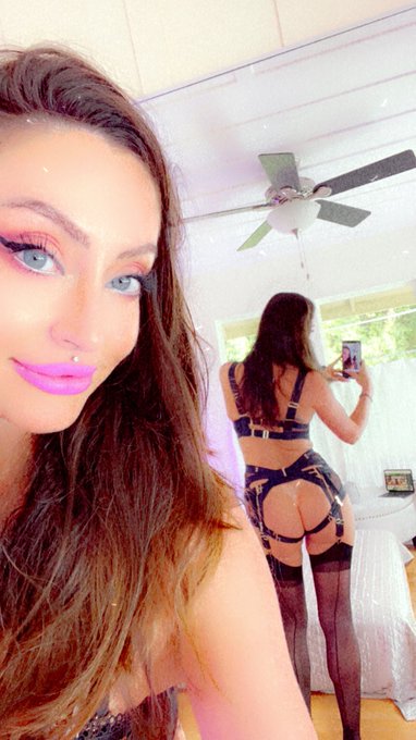 I&rsquo;m online.  Reina is joining in hour. Come play ❤️❤️ https://t.co/PELbkr0mHB<a href="/tag/moving"class="tags"><span>#moving</span></a><a href="/tag/heartbroken"class="tags"><span>#heartbroken</span></a><a href="/tag/abuseisreal"class="tags"><span>#abuseisreal</span></a>