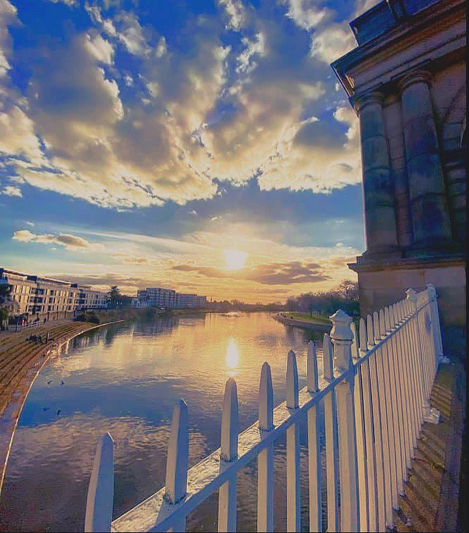 TheKateEscapes's tweet photo. Brighter Horizon
#Bridge #bridgeoverwater #River #river_captures #Architecture #Railing #Outdoors #naturephotography #cityscape_photography #citybridge #horizon #horizon_over_water #Reflection #Sky #Sunset #brighterdays #springtime https://t.co/Et6et2Gbxk