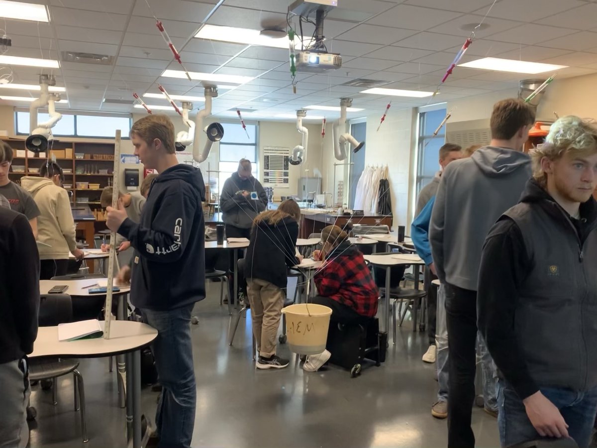 KearneyHigh's tweet photo. In Mrs. Klein's Physics class, Bearcats worked in teams to solve The Bucket of Science problem, an example of static equilibrium! ππ
#kearneyhigh #bearcats #hypecrew #physics #bucketofscience https://t.co/hIwgnGq2B6