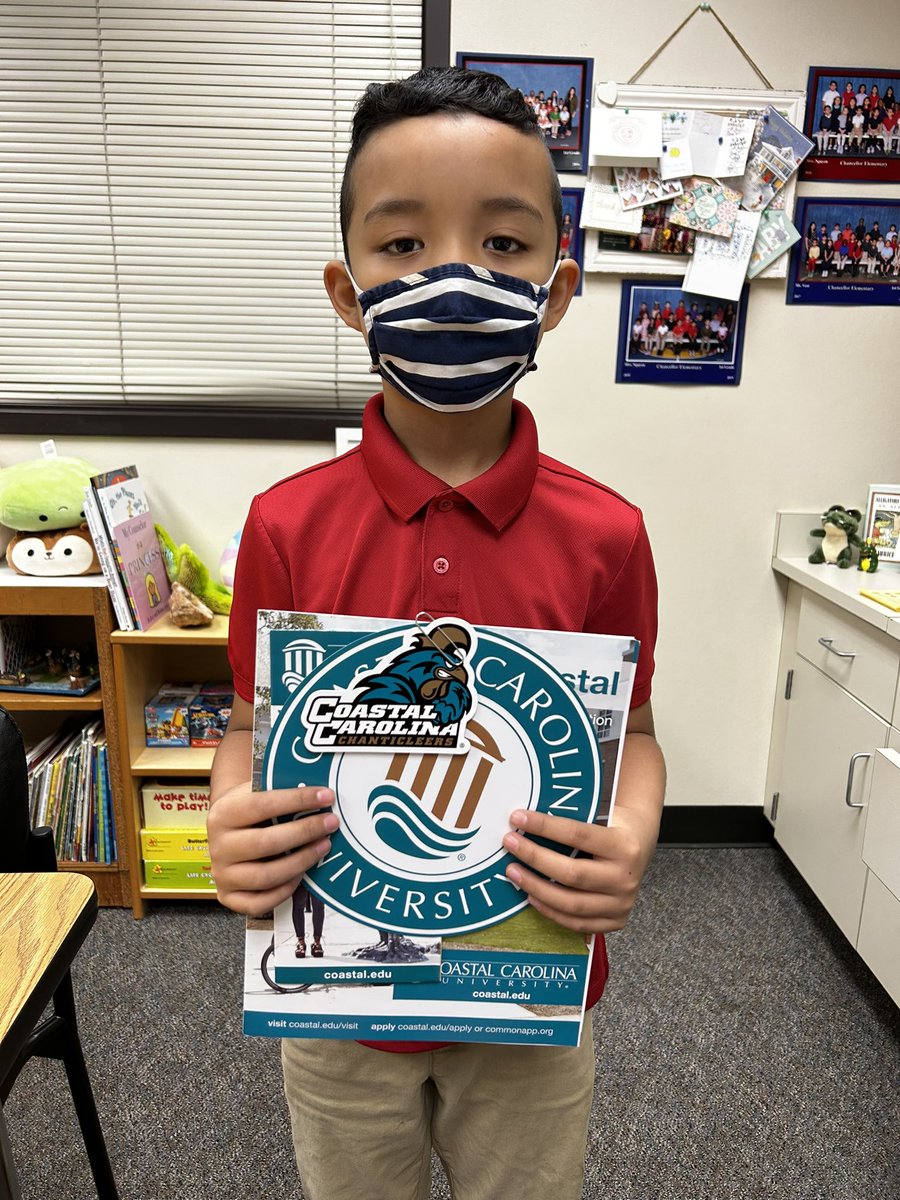 CounselorNguyen's tweet photo. We are so proud of our @ChancellorComet #AVIDLeaders of the week! Thanks @CCUChanticleers for your help in empowering our students to do their best 💫 https://t.co/DKmBWbeVd9