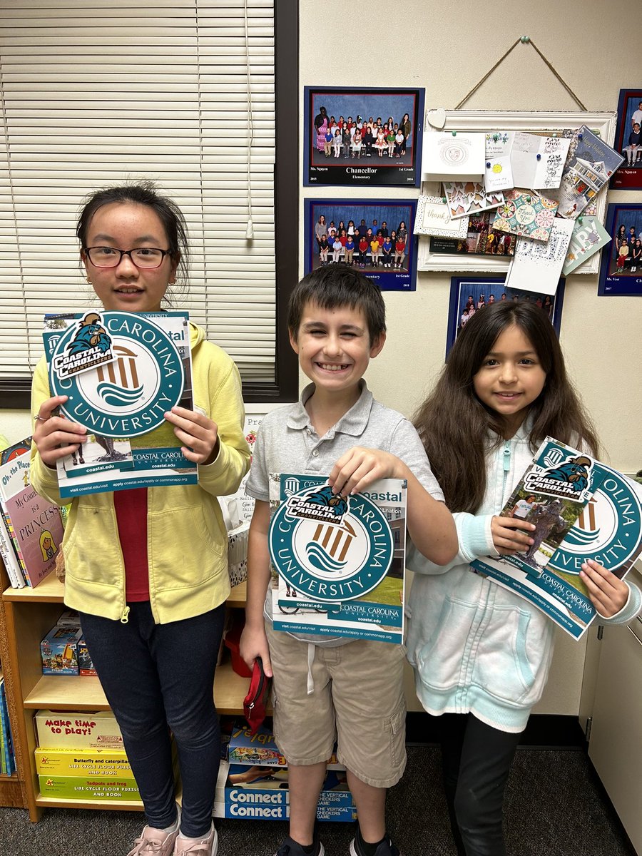CounselorNguyen's tweet photo. We are so proud of our @ChancellorComet #AVIDLeaders of the week! Thanks @CCUChanticleers for your help in empowering our students to do their best 💫 https://t.co/DKmBWbeVd9