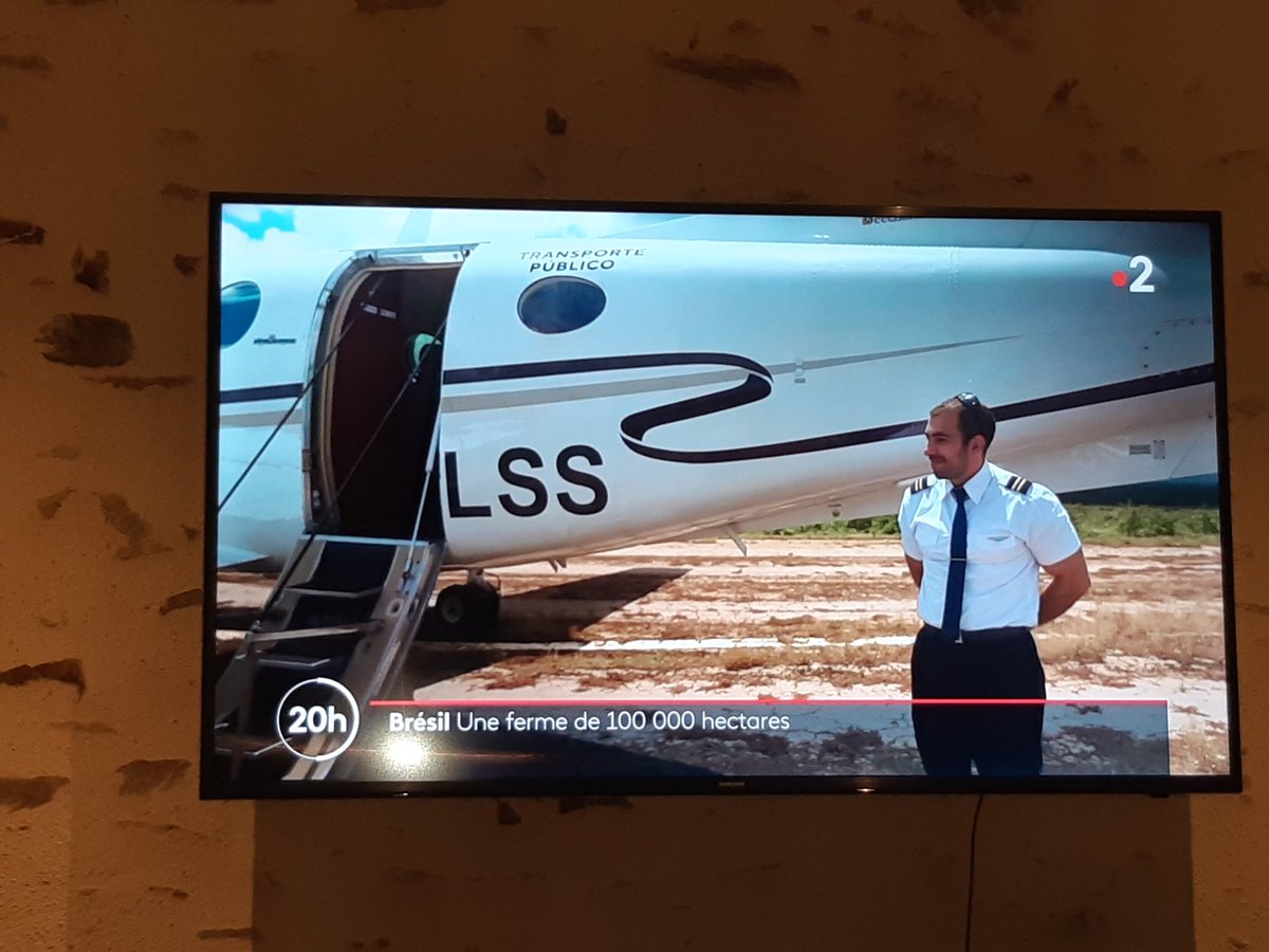 mikag53's tweet photo. Reportage ce soir sur une ferme brésilienne 100000 hectares/ 70000 bovins...et pendant ce temps là on continue à multiplier les contraintes aux agriculteurs 🇨🇵 , deviner qui va nourrir les français demain ? @ValerieHayer @Bannier_G @MFesneau https://t.co/N5xv0Kx8TT