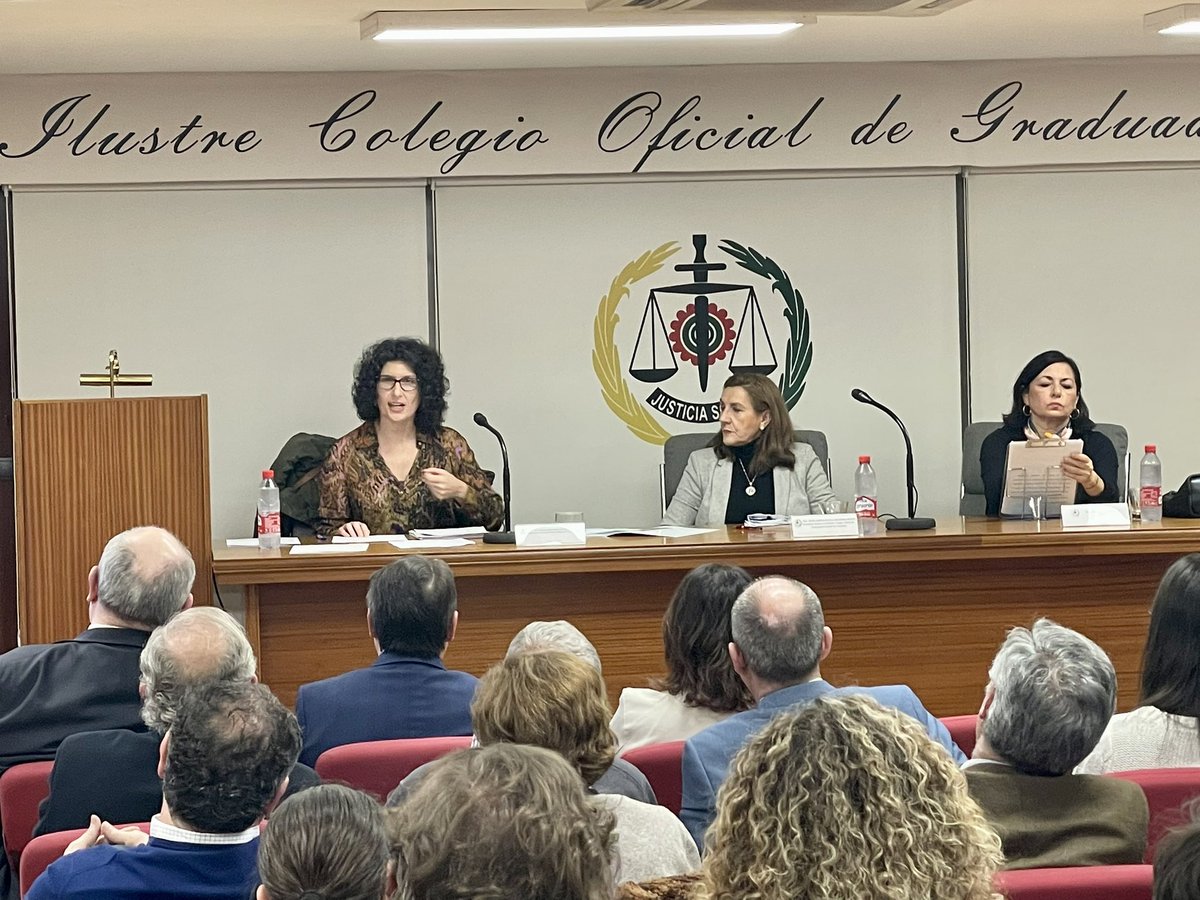 Último día de las jornadas sobre la valoración médico legal en los procedimientos de seguridad social en la
sede del Colegio de Graduados Sociales de Córdoba, intensas y gratificantes. Enhorabuena a tod@s l@s ponentes