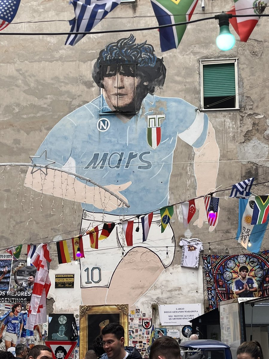 Dodiutd's tweet photo. @UnitedStandMUFC Naples https://t.co/QgYJUDUxvu