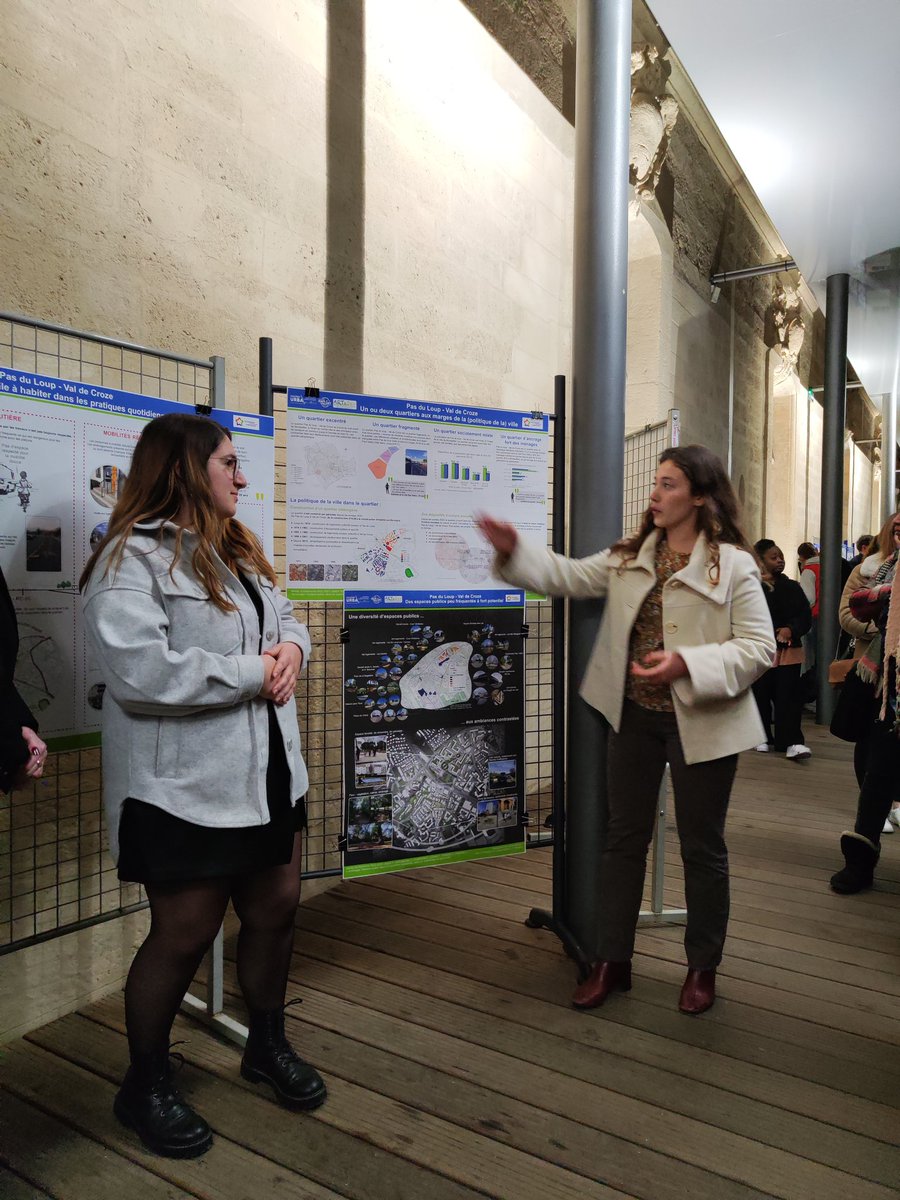 ClaraGmnz's tweet photo. Expo-debat des étudiants du M1 urba de @univpaulvalery sur les questions d'espaces publics dans les quartiers populaires de Montpellier. 
Un partenariat riche entre la collectivité et des jeunes universitaires qui apportent un éclairage nouveau qui doit nous inspirer. https://t.co/b0vhnhZPK4