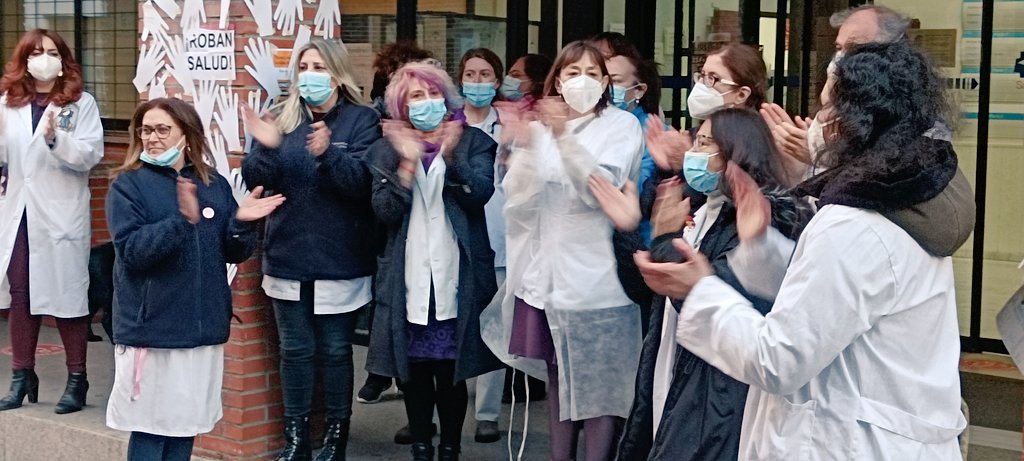 JDonaireH's tweet photo. 📣 Concentración de los vecin@s de #Hortaleza en📍Centro de Salud Mar Báltico por la defensa de la #SanidadPublica y en apoyo a la jornada de huelga de #AtenciónPrimaria 🏥

@coordihortalez1 
@EncierroSanidad
@EMManoteras 
@psoe_m 
@PSOE_Hortaleza 
@PSOEMadridAyto 
@PSOEMCiudad https://t.co/mePkcUbuT8