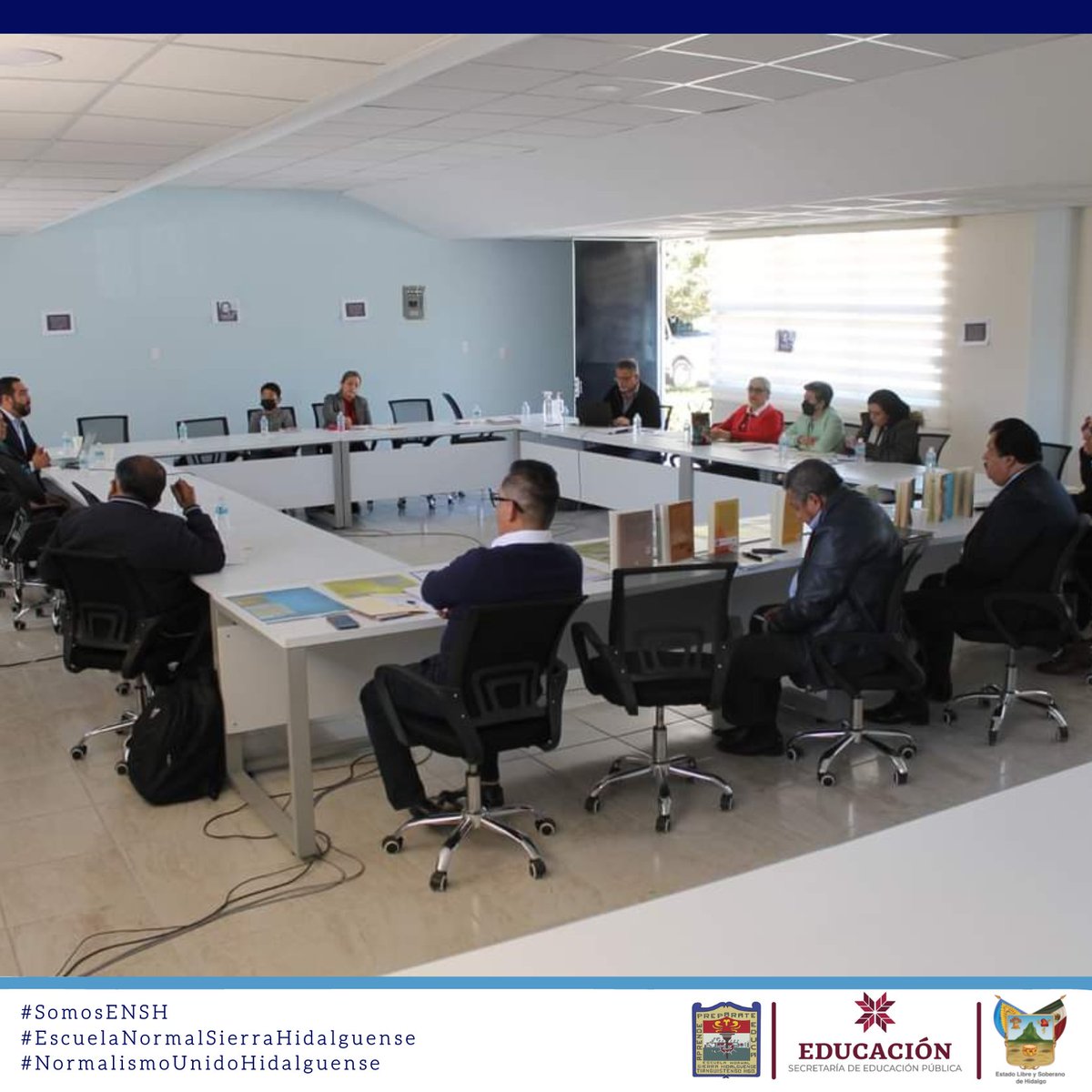 ENSH_SEPH's tweet photo. 🟥TALLER: con miras a la creación | Centro de Investigación de la Memoria e Historia del Normalismo en México y Latinoamerica
@juliomenchaca_  @natycastrejonv @DanielFragosoT
#SomosENSH #EscuelaNormalSierraHidalguense #NormalismoUnidoHidalguense https://t.co/ZK91M1srJX