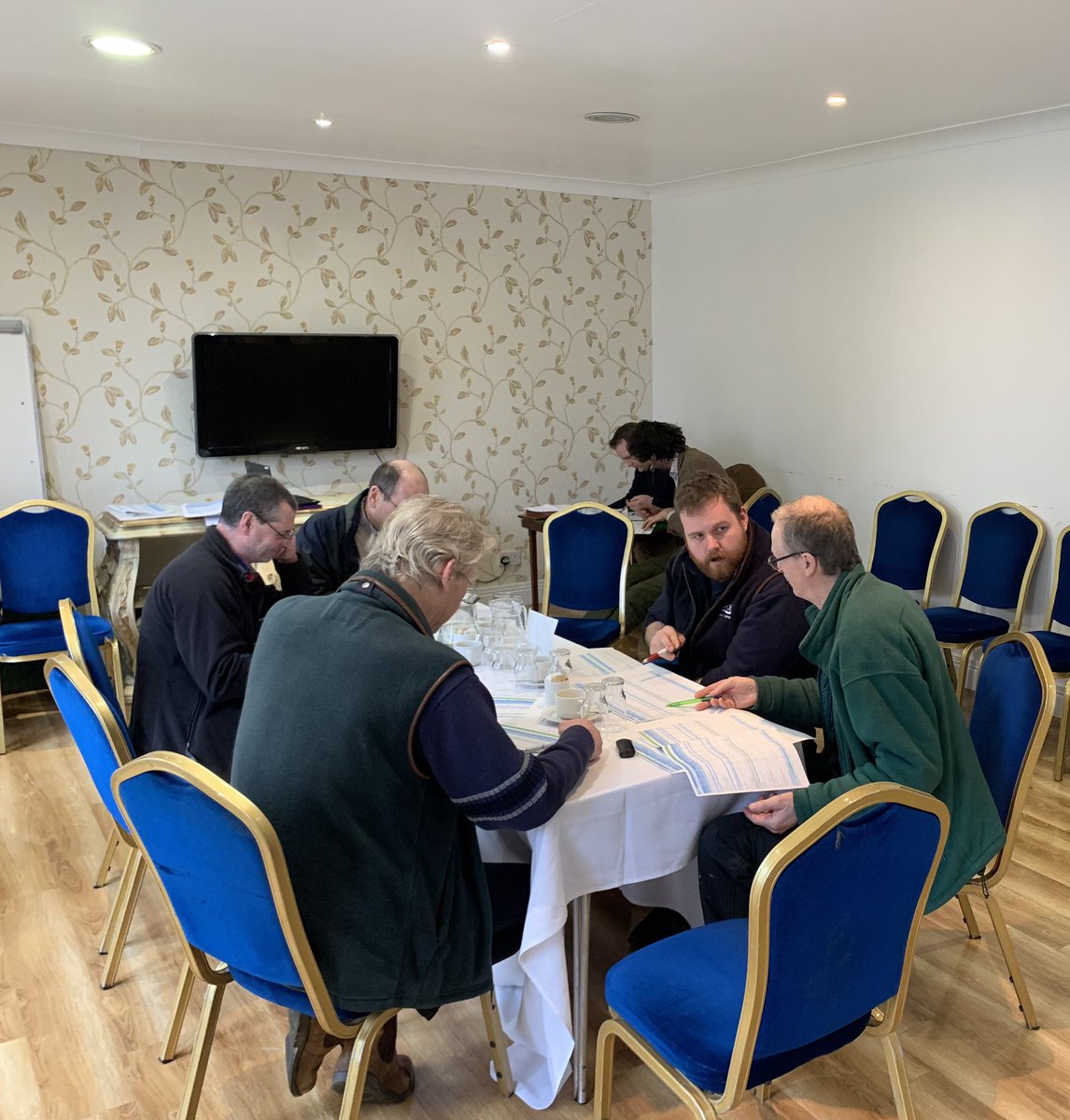 JulieAnnClark2's tweet photo. What a fantastic 4 months it has been…last #farmbench feedback meeting of the Winter season today with the Northern Ireland ABG! Lots of chat about marketing, rotations, weather & a few laughs too! Thank you 😊 and thanks @Cereals_NW_NI for organising. As always #measuretomanage https://t.co/OOGX6cJz7p