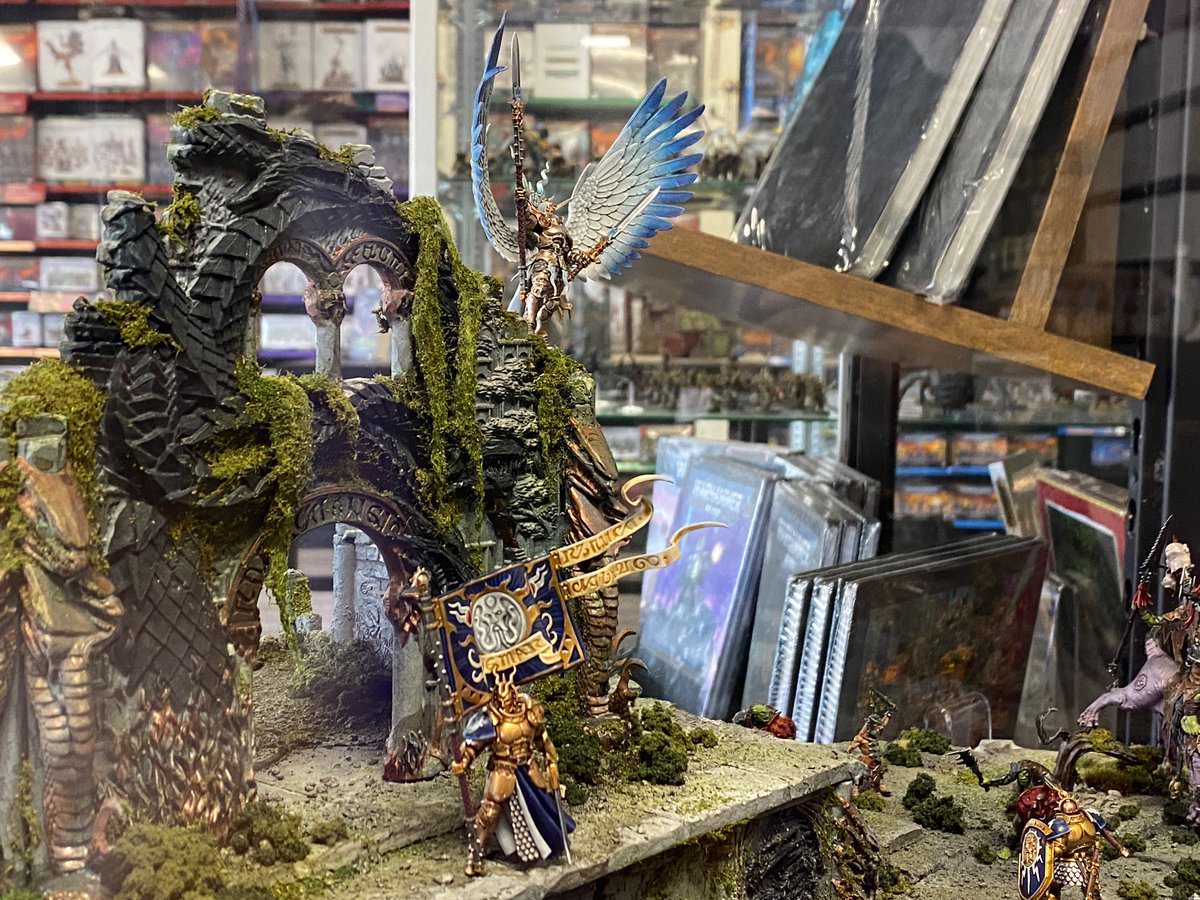 WHCitadel's tweet photo. WORKBENCH WEDNESDAY! Do we have a surprise for a you! We have our very own Stormcast vs Kruleboys display up here at the store!

Stop in and check it out and let us know your favorite model inside the case!  

#WarhammerCommunity #WarhammerAgeofSigmar https://t.co/1ql73mBeMb
