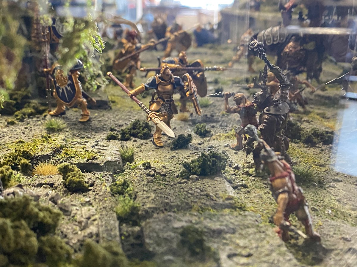 WHCitadel's tweet photo. WORKBENCH WEDNESDAY! Do we have a surprise for a you! We have our very own Stormcast vs Kruleboys display up here at the store!

Stop in and check it out and let us know your favorite model inside the case!  

#WarhammerCommunity #WarhammerAgeofSigmar https://t.co/1ql73mBeMb