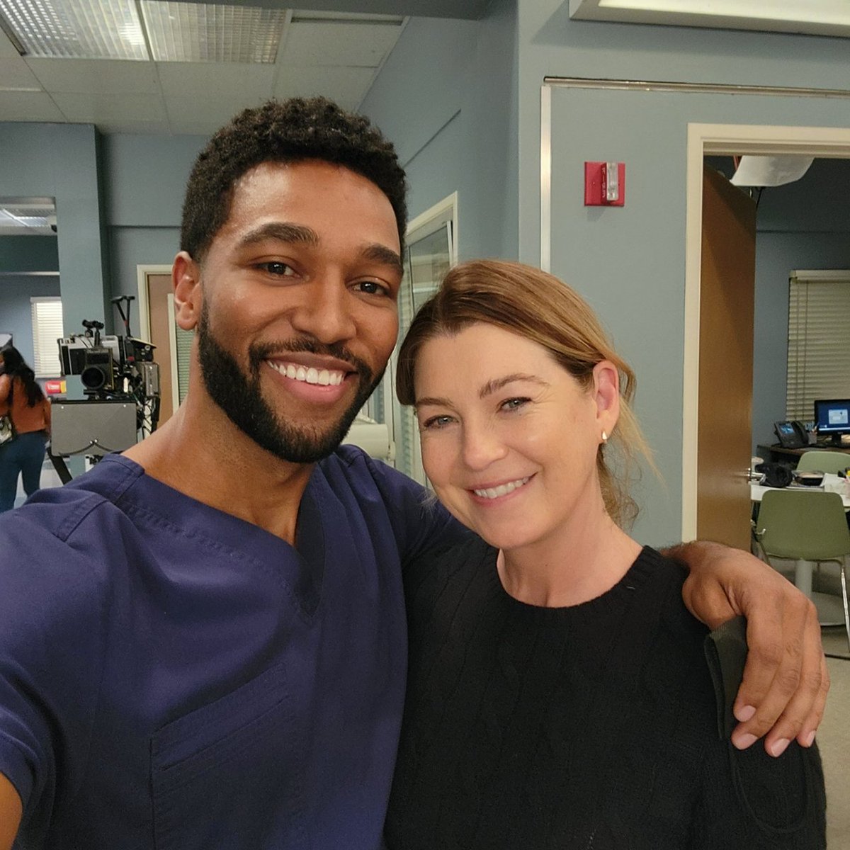 I cannot say enough about this woman right here. She is a blessing to countless people, and I'm one of them. Thank you for giving us Meredith Grey. Looking forward to your next chapter E.P. 🖤🖤

Her farewell to Seattle is tonight, don't miss it! 
#GreysAnatomy    #EllenPompeo