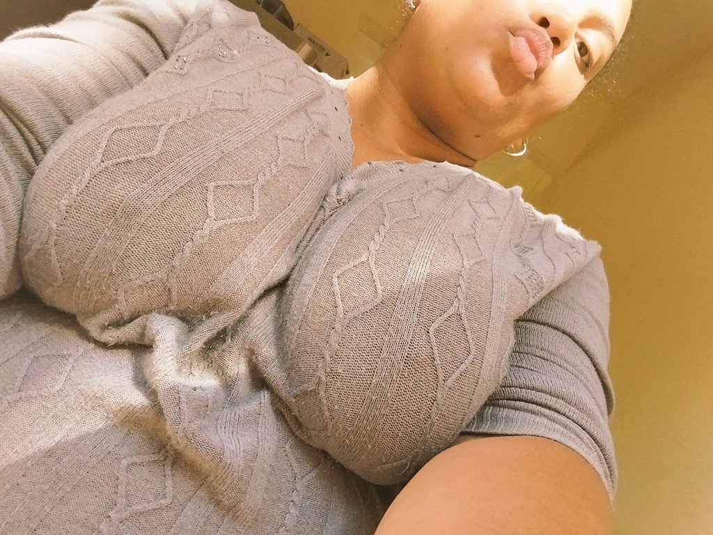 LaInol1's tweet photo. Me las vi tan lindas mientras lavaba 🫣🫣🫣😈 https://t.co/gRSflsKDdZ