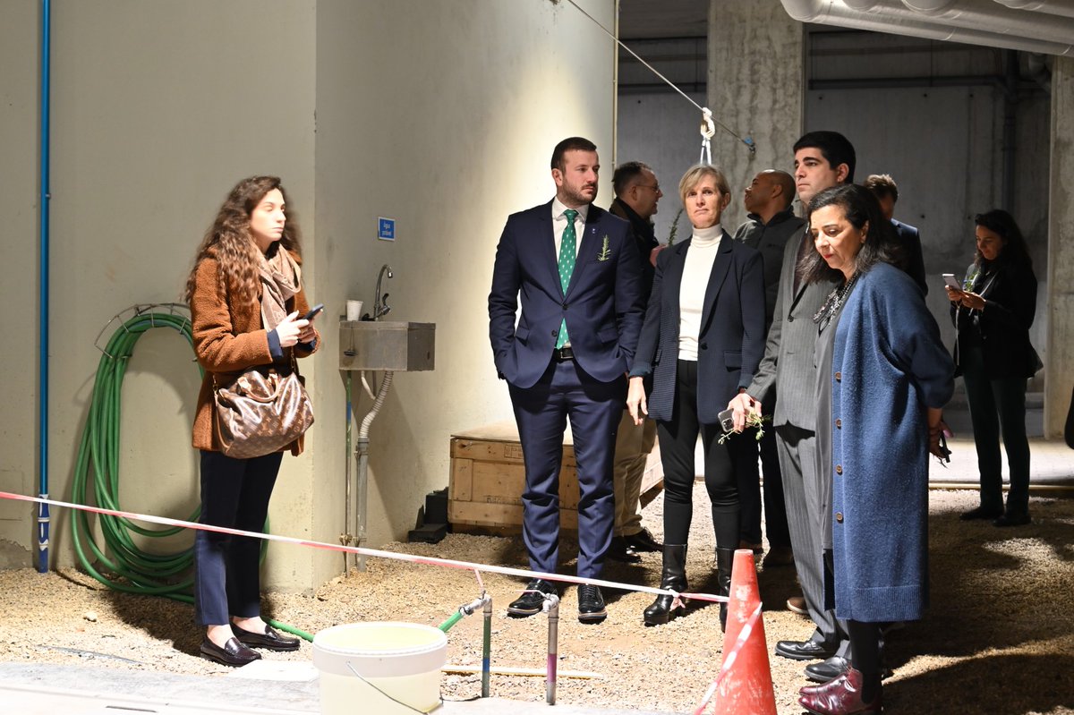 GrupoAboutMedia's tweet image. 💧 Comissário europeu responsável pela pasta do Ambiente, Oceanos e Pescas visita Fábrica de Água de Alcântara.

💻 cutt.ly/l8roEHR

#ComissaoEuropeia #comissário #água #ambiente