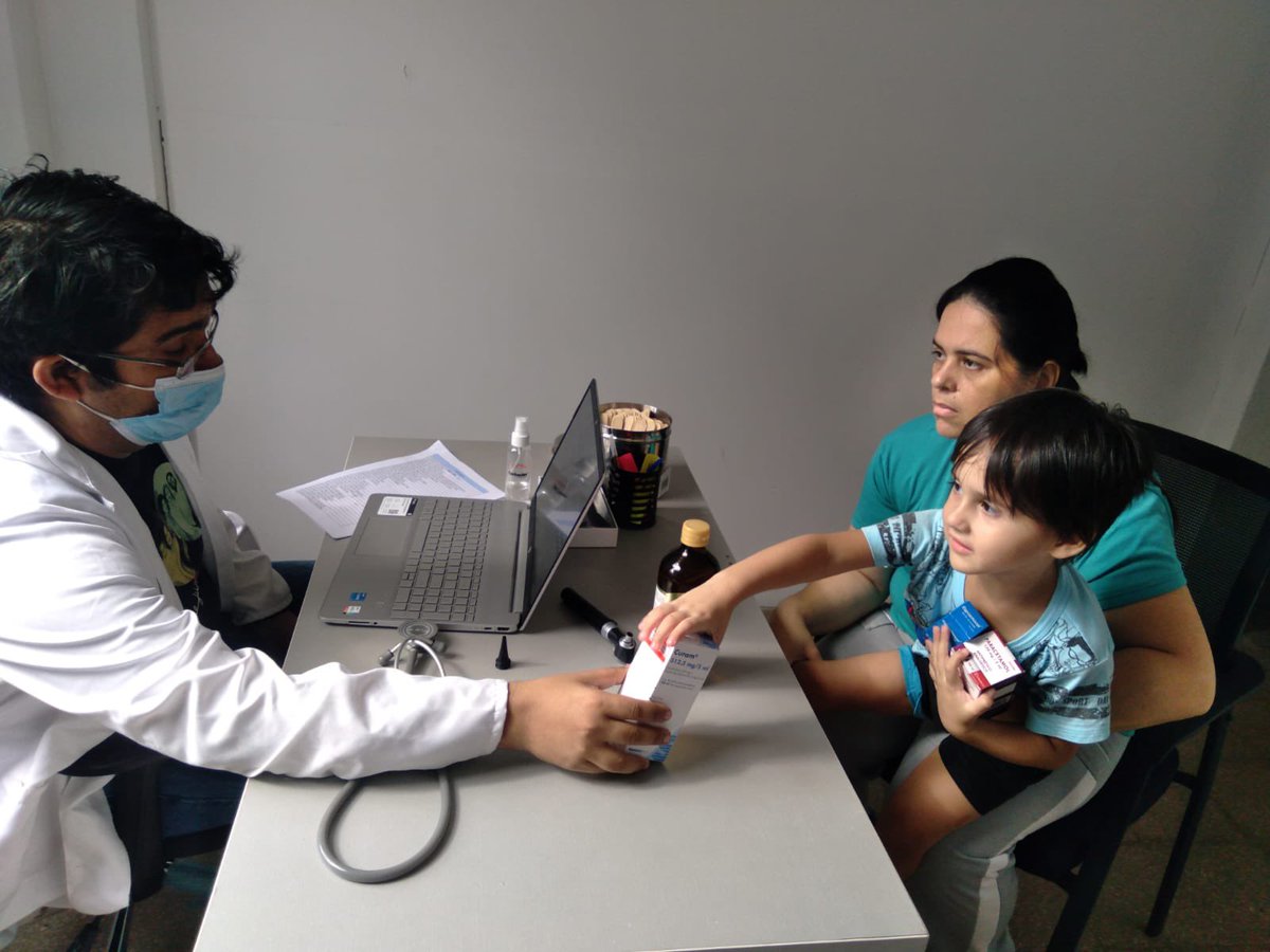 Parametria_org's tweet photo. Momento de atención a nuestros hermanos venezolanos. Guayaquil, Ecuador https://t.co/NAR0hdIrcG
