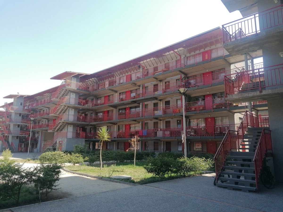 CamilaMirandaMe's tweet photo. Las compañeras de @Ukamau han luchando por la vivienda y la ciudad y pudieron concretar su anhelo: construir el conjunto habitacional "Barrio Maestranza" ¡y siguen trabajando, aportando experiencias y saberes para q la vivienda sea 1 derecho de tod@s! Un honor contar con su apoyo https://t.co/zuBJTh7YZr
