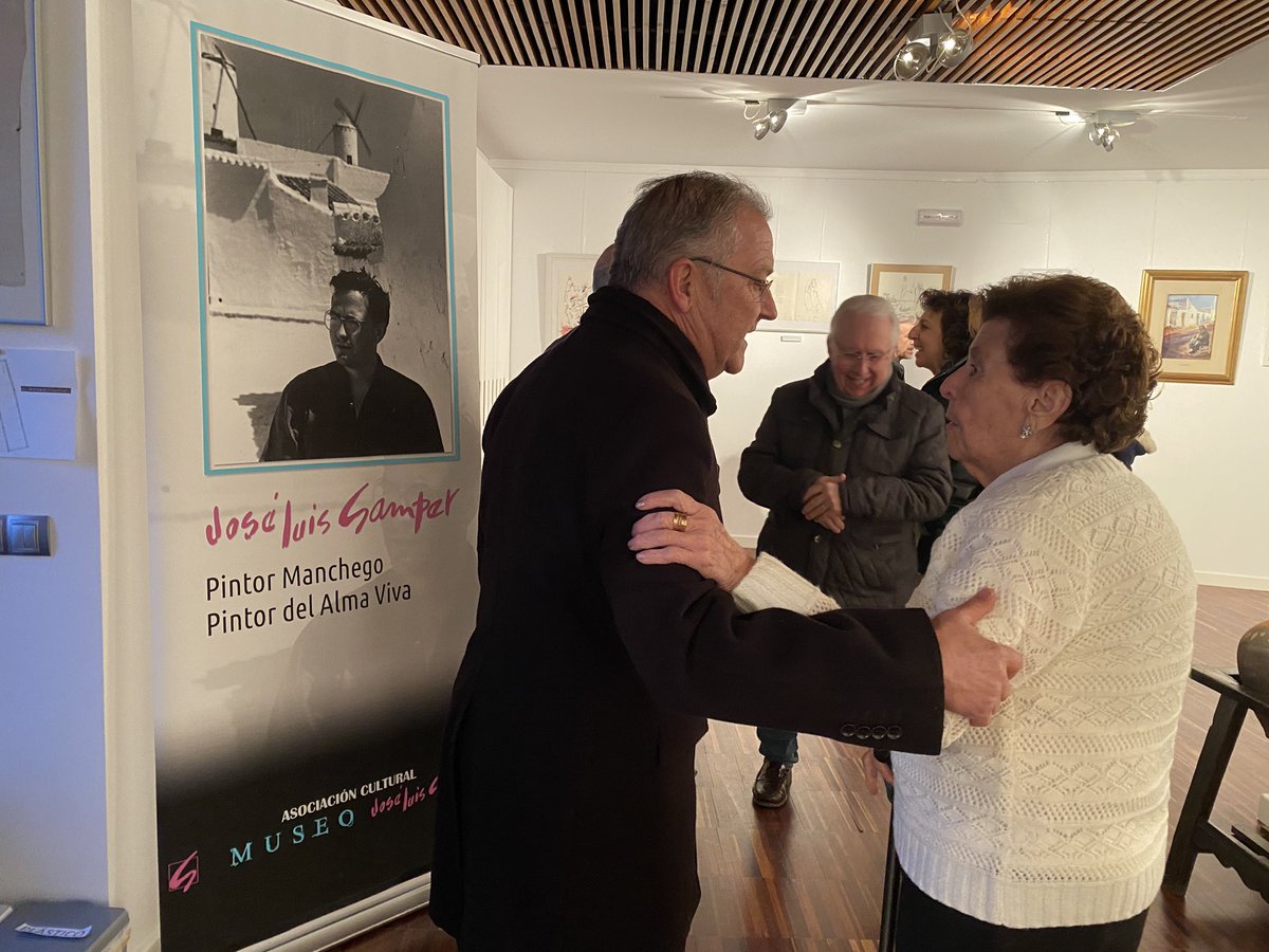 aytoalcazar's tweet photo. Esta tarde-noche, la alcaldesa Rosa Melchor ha acudido, junto al concejal Mariano Cuartero, al Museo José Luis Samper para inaugurar la exposición “Artistas, amigos y contemporáneos de José Luis Samper”. 

#EsAlcázar 
#alcazardesanjuan https://t.co/NMDA575xuI