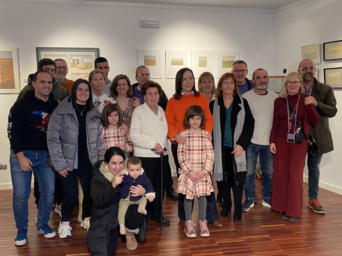 aytoalcazar's tweet photo. Esta tarde-noche, la alcaldesa Rosa Melchor ha acudido, junto al concejal Mariano Cuartero, al Museo José Luis Samper para inaugurar la exposición “Artistas, amigos y contemporáneos de José Luis Samper”. 

#EsAlcázar 
#alcazardesanjuan https://t.co/NMDA575xuI