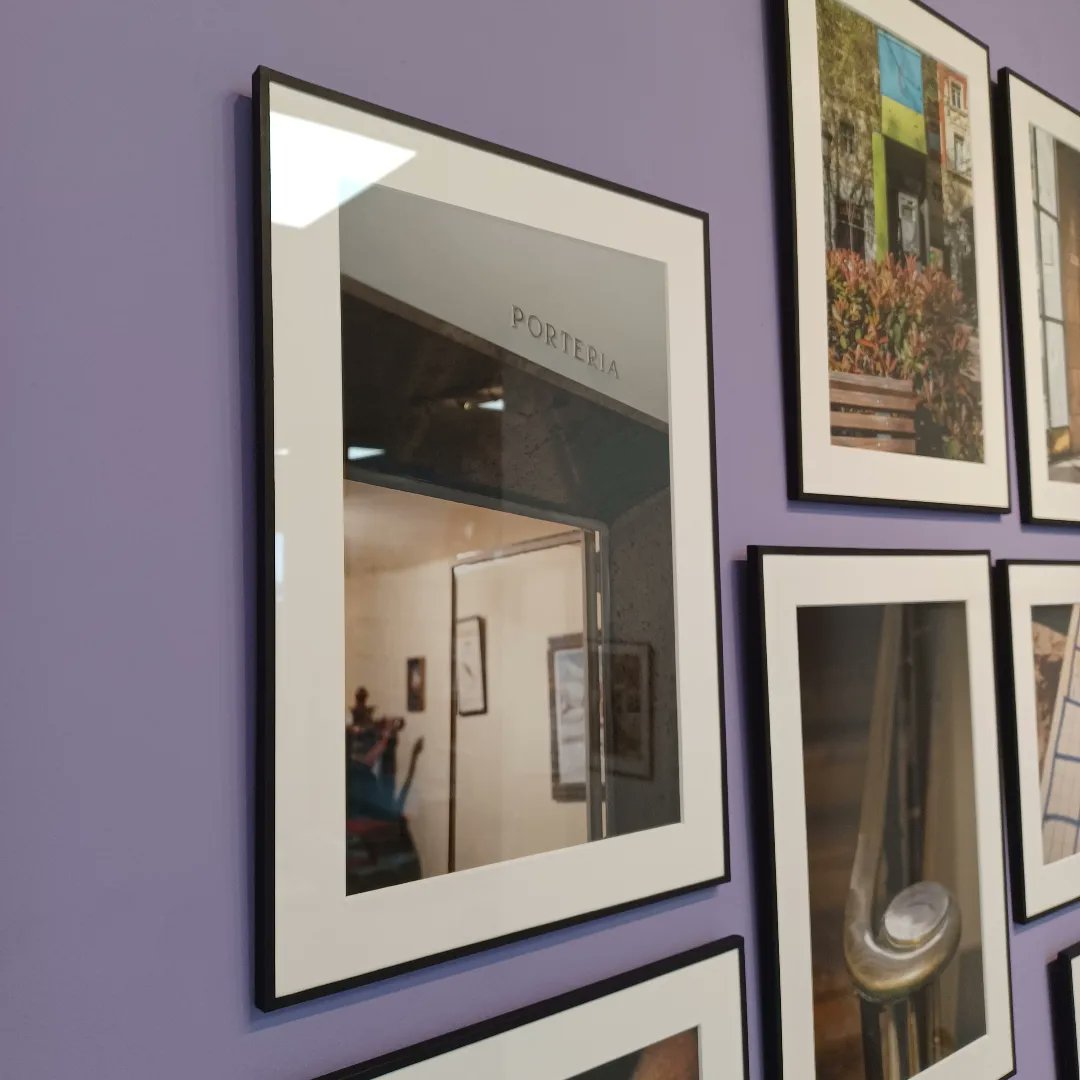 LibreriaGuarida's tweet photo. 📷 Hoy se cumple una semana desde que inauguramos《Diente de leche》, la exposición de fotografía de Augustin Robinne 🔝
🖼 ¿La habeis visitado ya? Os invitamos a conocer su obra y a reflexionar en torno a ella.
¡Os esperamos! 📚
#exposición #DienteDeLeche #fotografia https://t.co/Varo5sxghp