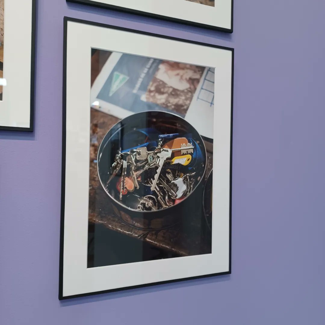 LibreriaGuarida's tweet photo. 📷 Hoy se cumple una semana desde que inauguramos《Diente de leche》, la exposición de fotografía de Augustin Robinne 🔝
🖼 ¿La habeis visitado ya? Os invitamos a conocer su obra y a reflexionar en torno a ella.
¡Os esperamos! 📚
#exposición #DienteDeLeche #fotografia https://t.co/Varo5sxghp