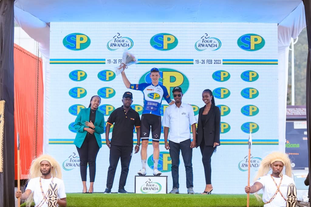 tour_du_Rwanda's tweet photo. #TdRwanda23 Stage 5 Podium Photos & Results
Sprints Classification sponsored by @SPRwanda
🥇 @jamesfouche98 (@BlackSpokeNZ) 23pts
🥈 @MarcPritzen (@EFNIPPODevo) 8pts
🥉 Nsengimana Jean Bosco (@cyclingrwanda) 6pts
#SPRwanda #SPStations https://t.co/uYfxOi8FL9