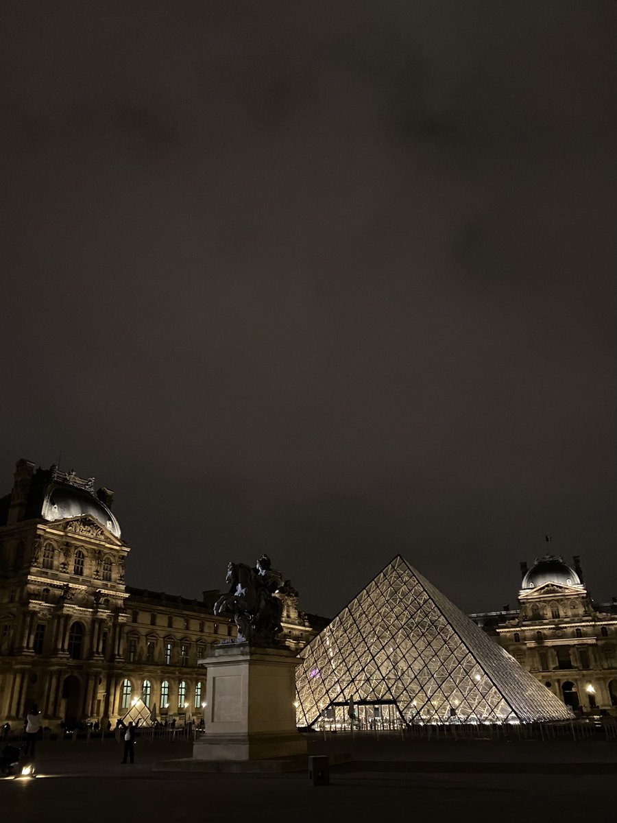 Bonsoir 🇫🇷 Landed in Paris for <a href="/nft_paris/">NFT Paris</a>, those who are attending DM me to connect! #nftparis