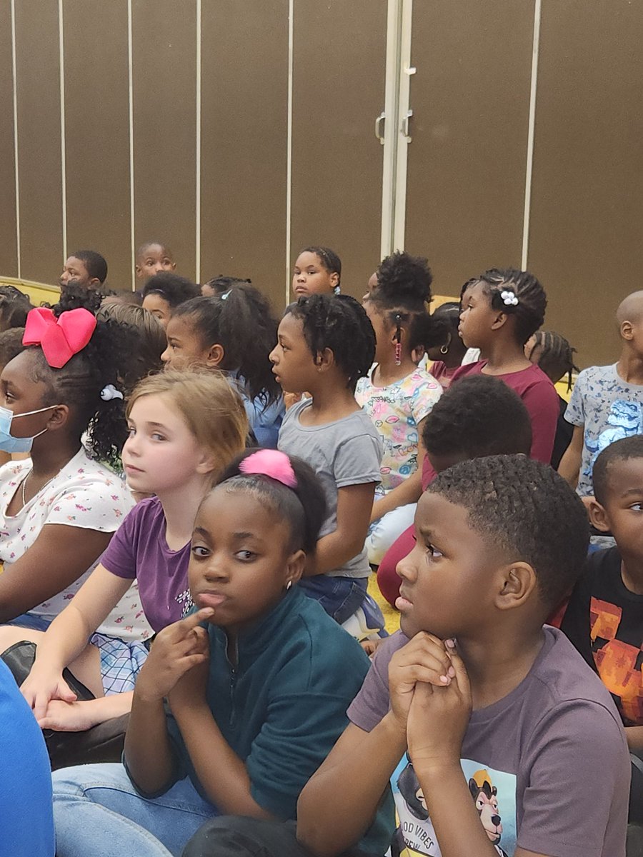 NorthDriveES's tweet image. Today begins our Candy Man Fundraiser Kickoff and the sydents were very excited about the prizes they could win if they SELL, SELL, SELL!!!!🎉🎉🎉