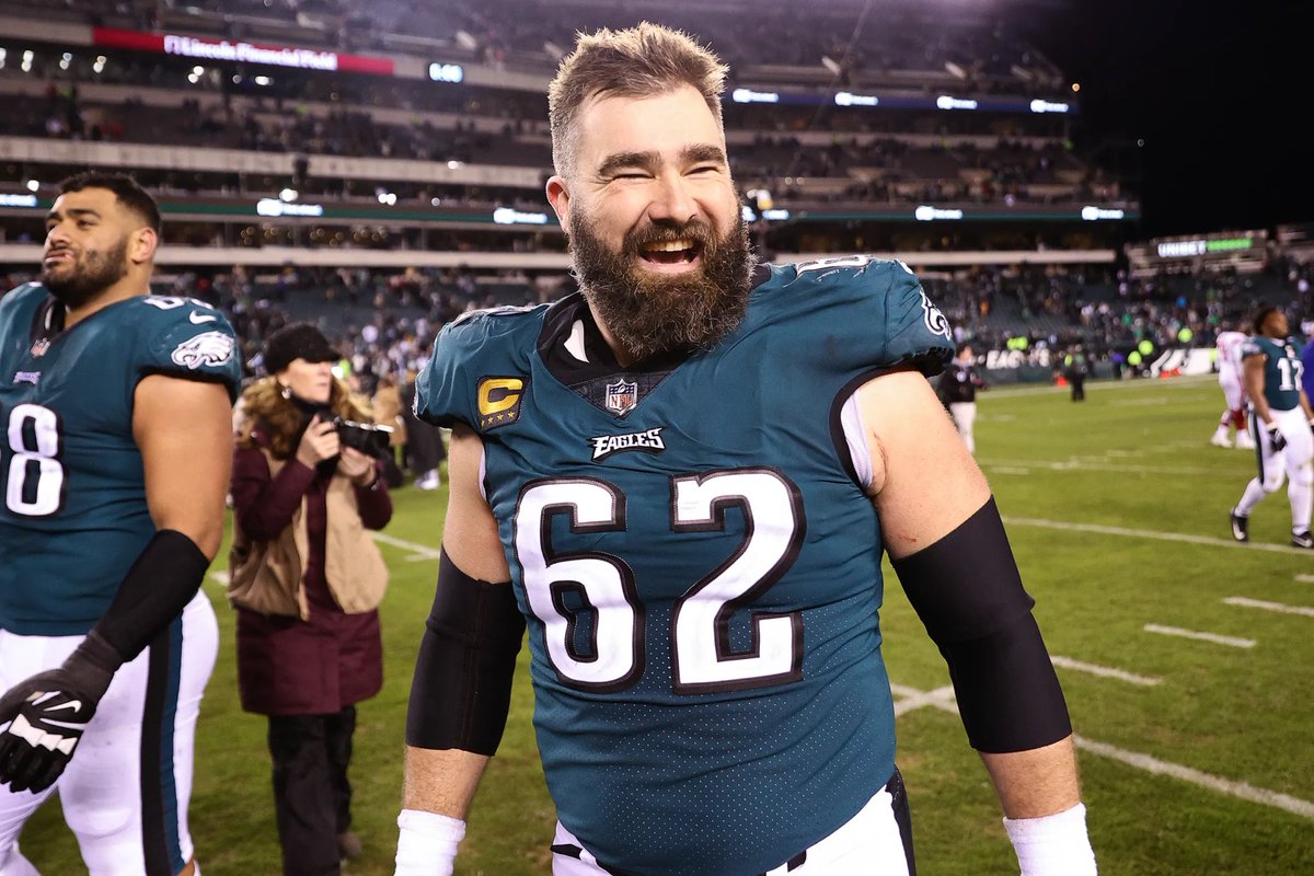 DillyPhilly215's tweet photo. Jason Kelce Appreciation Tweet💚 https://t.co/niE5zZY5Wf