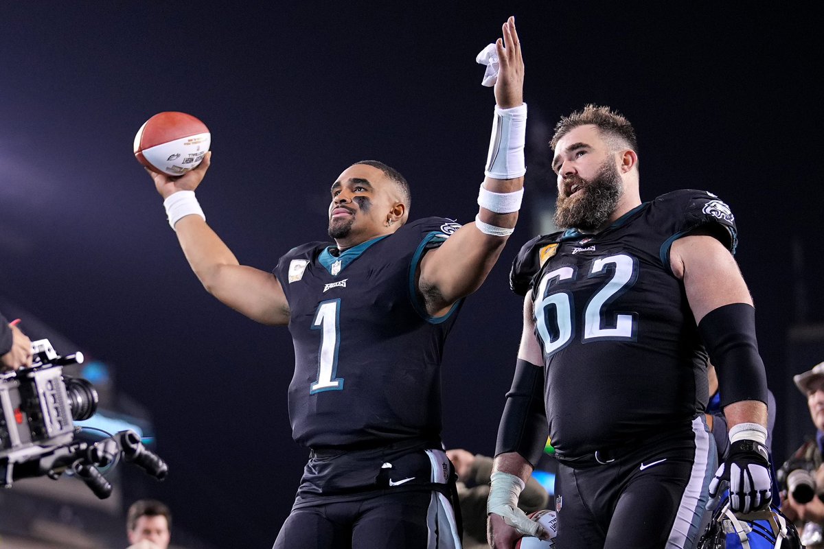 DillyPhilly215's tweet photo. Jason Kelce Appreciation Tweet💚 https://t.co/niE5zZY5Wf