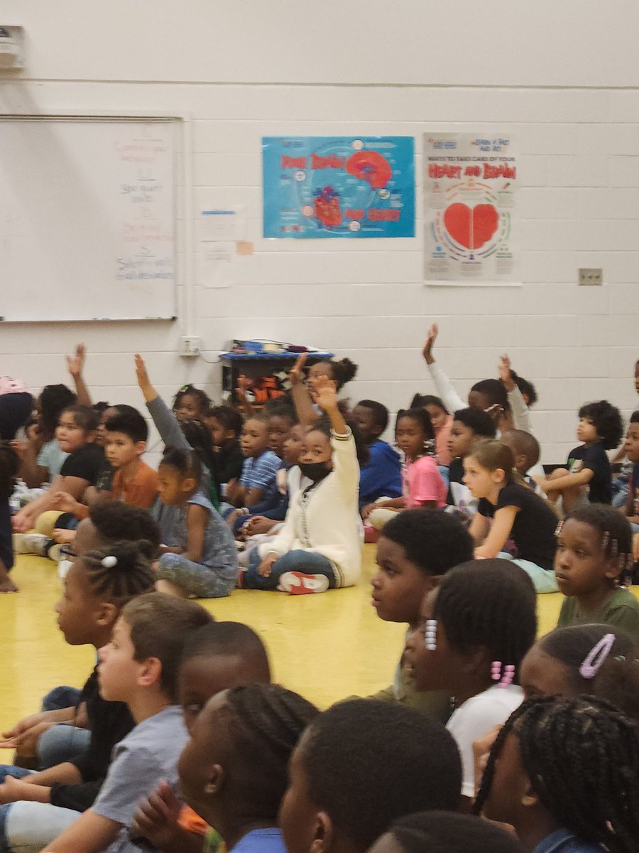 NorthDriveES's tweet image. Today begins our Candy Man Fundraiser Kickoff and the sydents were very excited about the prizes they could win if they SELL, SELL, SELL!!!!🎉🎉🎉