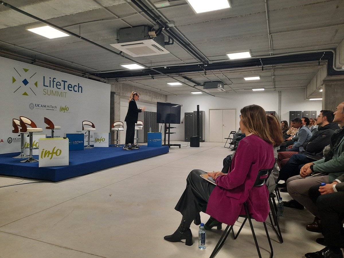 ArmadaAlvaro's tweet image. Amaya Valdemoro @valdemoro13 cierra el evento #LifeTech @HitechUCAM @infoRMurcia hablando de trabajo en equipo, esfuerzo y motivación